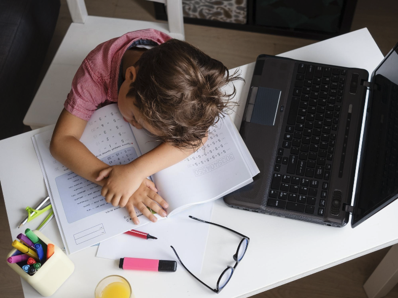 Lire la suite à propos de l’article Difficultés scolaires : quels sont les premiers signes à ne pas négliger ?